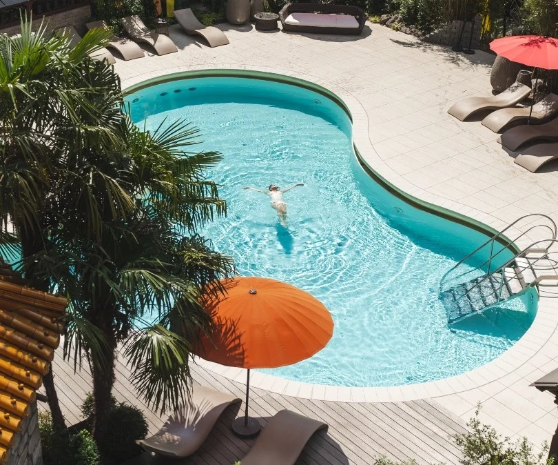 cf-pool-ling-bao-aussen_08.jpg